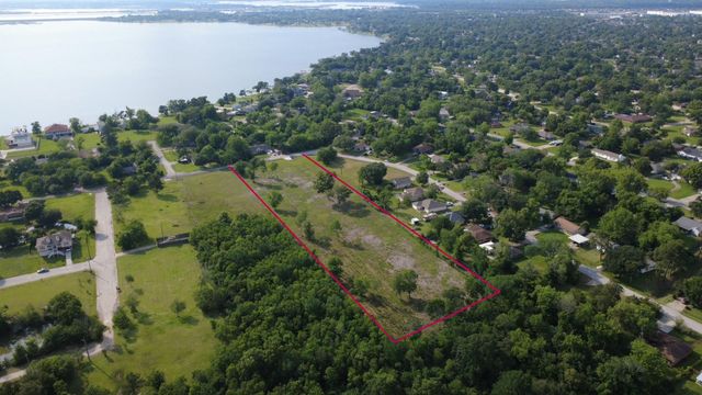 98 Yaupon Drive, Baytown, TX 77520
