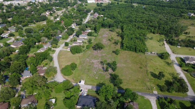 98 Yaupon Drive, Baytown, TX 77520