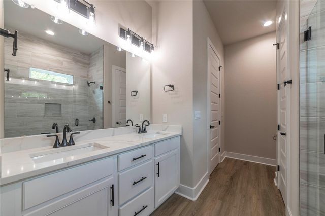 639 Magnolia LN, Cottonwood Shores, TX 78657