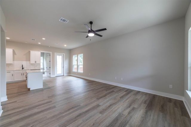 639 Magnolia LN, Cottonwood Shores, TX 78657