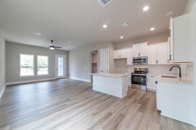 639 Magnolia LN, Cottonwood Shores, TX 78657