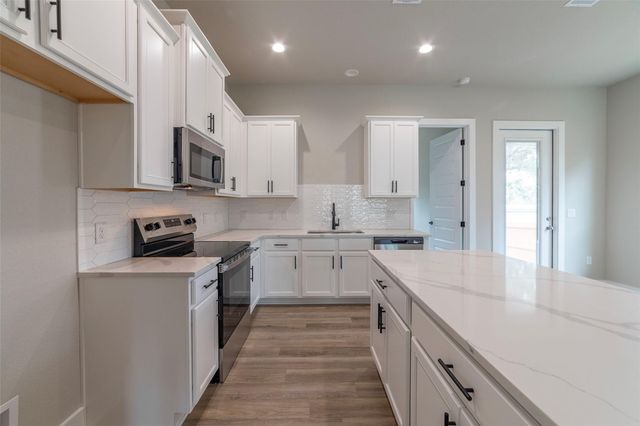 639 Magnolia LN, Cottonwood Shores, TX 78657