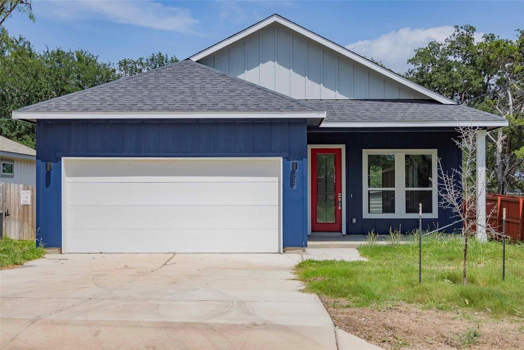 639 Magnolia LN, Cottonwood Shores, TX 78657