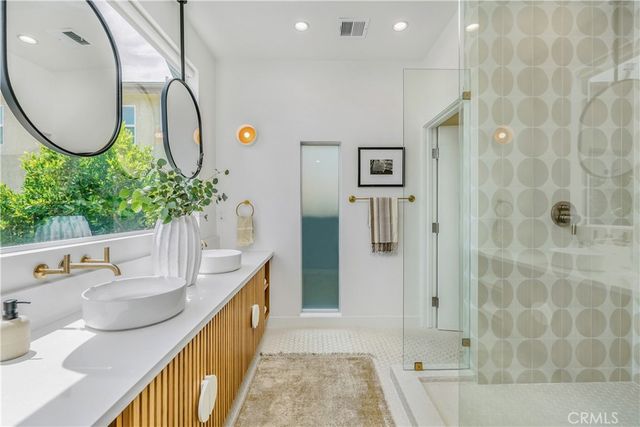 2240 Ewing Street, Los Angeles, CA 90039