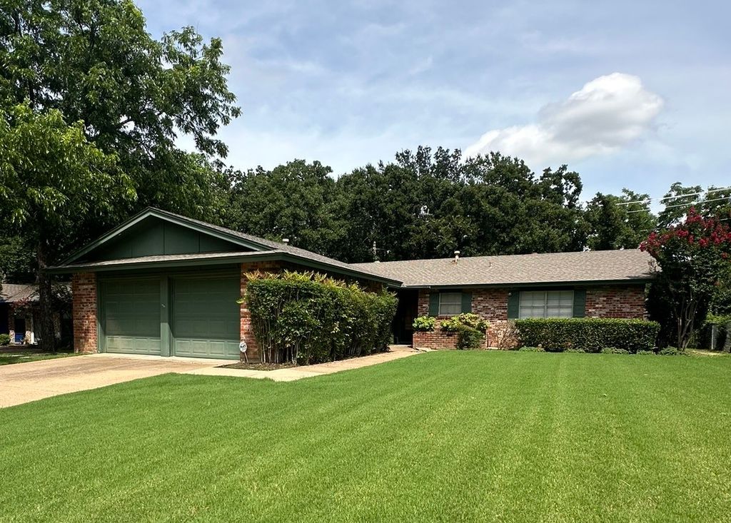 3014 Friendswood Drive, Arlington, TX 76013 — exterior