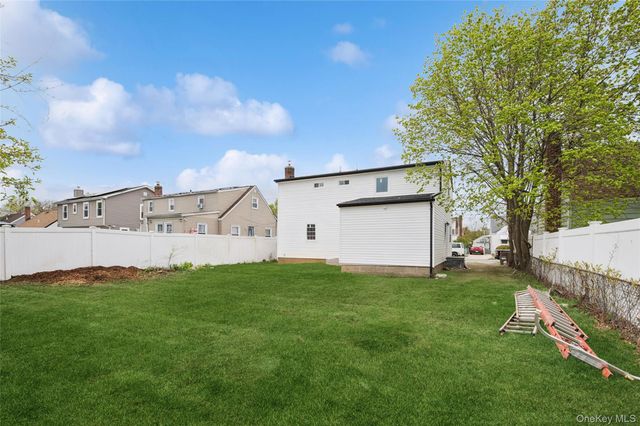 759 Barry Place, Uniondale, NY 11553