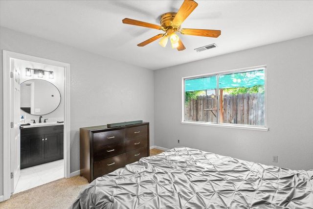 1216 Rolls Royce Ln, Modesto, CA 95351