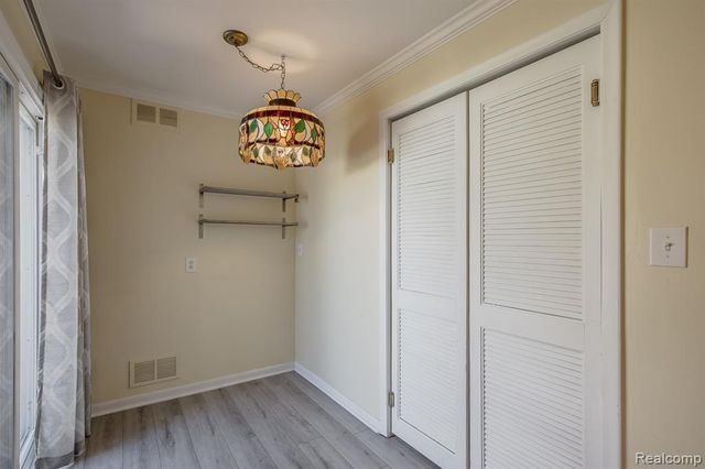 3118 Fernbarry Court, Waterford, MI 48328