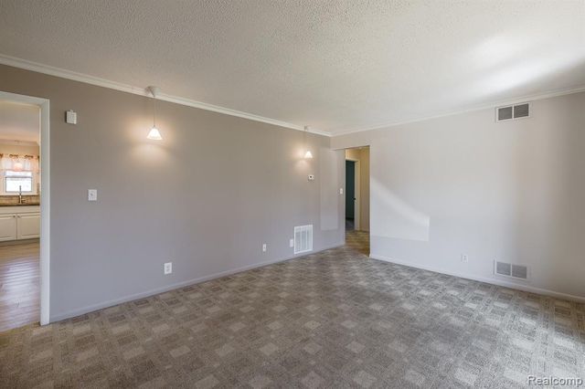 3118 Fernbarry Court, Waterford, MI 48328