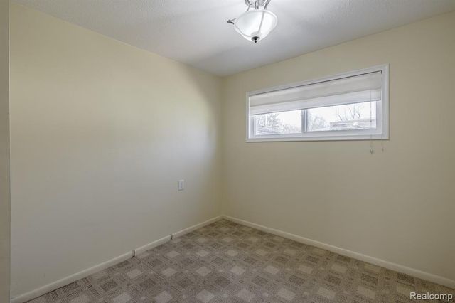 3118 Fernbarry Court, Waterford, MI 48328