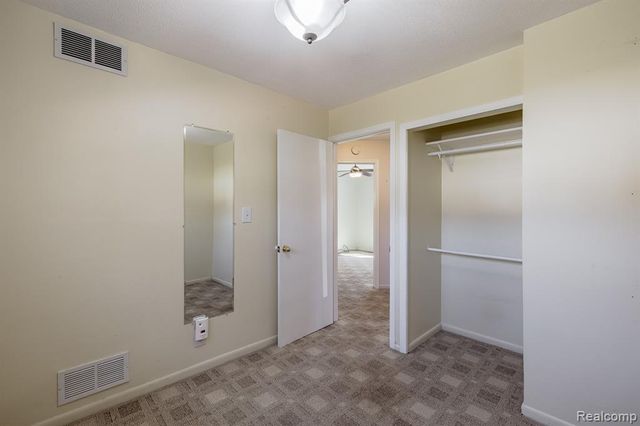 3118 Fernbarry Court, Waterford, MI 48328