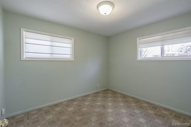 3118 Fernbarry Court, Waterford, MI 48328