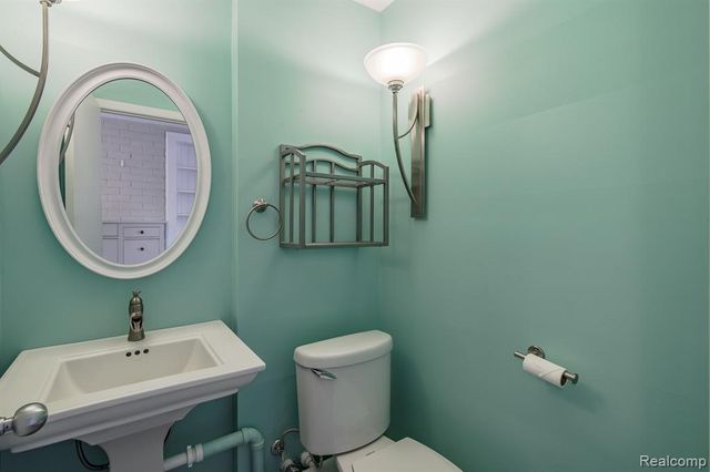 3118 Fernbarry Court, Waterford, MI 48328