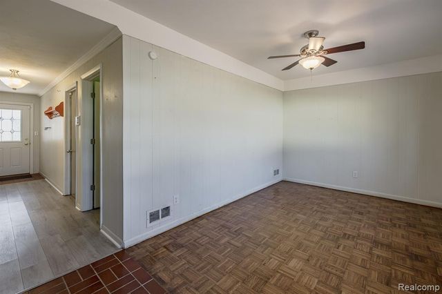 3118 Fernbarry Court, Waterford, MI 48328