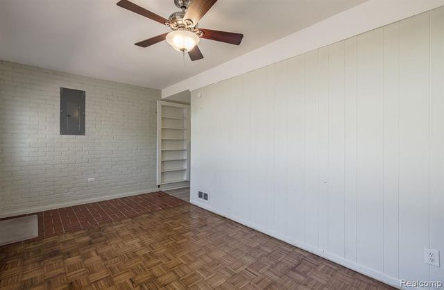 3118 Fernbarry Court, Waterford, MI 48328