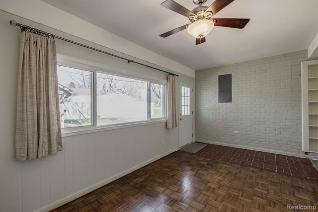 3118 Fernbarry Court, Waterford, MI 48328