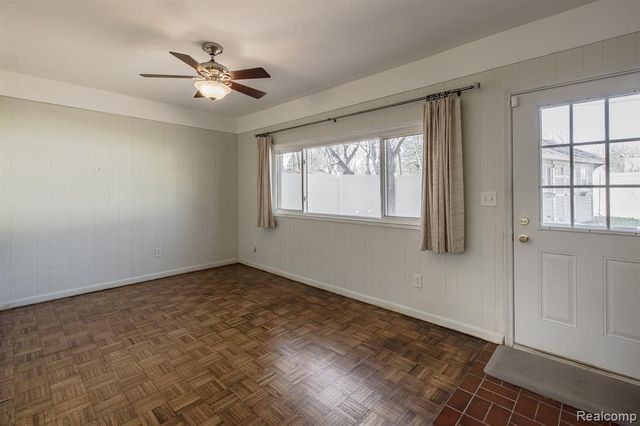 3118 Fernbarry Court, Waterford, MI 48328