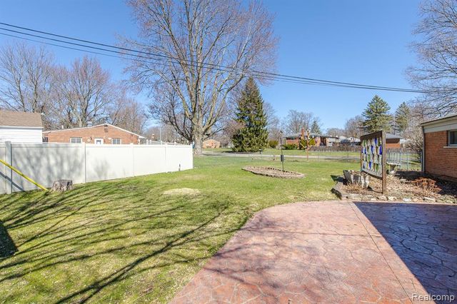 3118 Fernbarry Court, Waterford, MI 48328