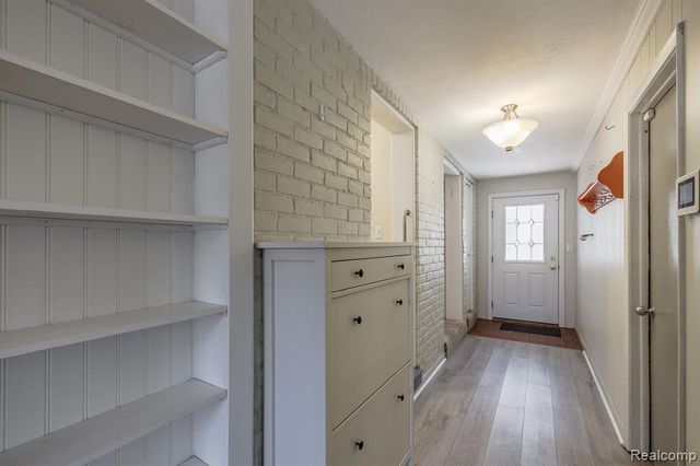 3118 Fernbarry Court, Waterford, MI 48328