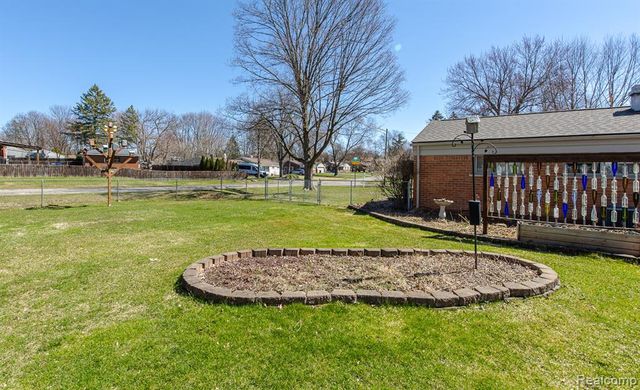 3118 Fernbarry Court, Waterford, MI 48328