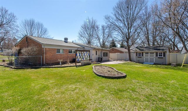 3118 Fernbarry Court, Waterford, MI 48328