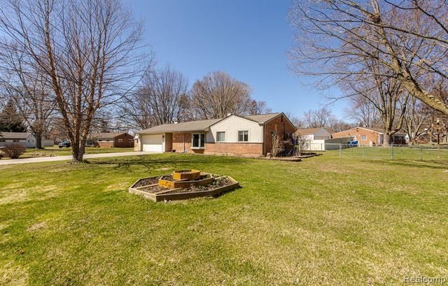 3118 Fernbarry Court, Waterford, MI 48328