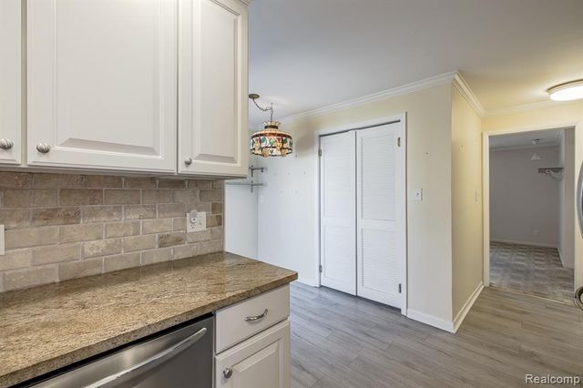 3118 Fernbarry Court, Waterford, MI 48328