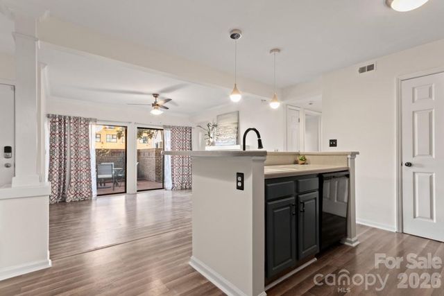 212 W 10th Street, Charlotte, NC 28202