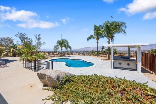 28101 Rawlings, Hemet, CA 92544