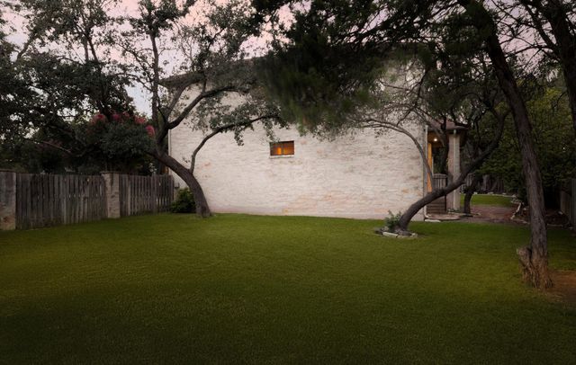 105 Ajuga CT, Lakeway, TX 78734