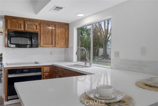 601 Las Arenas Court, Bakersfield, CA 93314