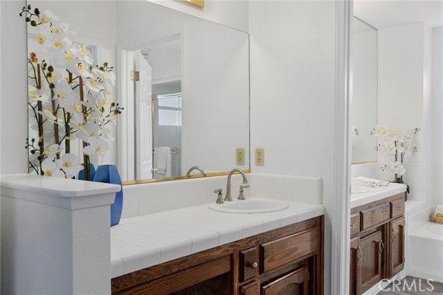 601 Las Arenas Court, Bakersfield, CA 93314