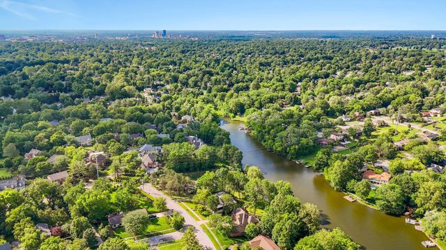 2005 Lakeside Drive, Lexington, KY 40502
