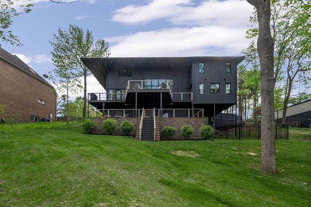 2005 Lakeside Drive, Lexington, KY 40502