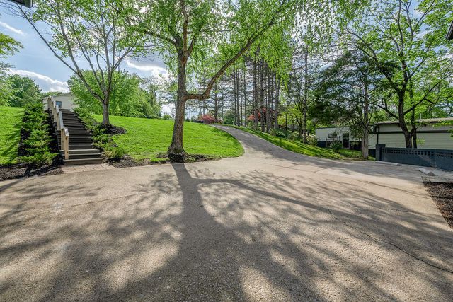 2005 Lakeside Drive, Lexington, KY 40502