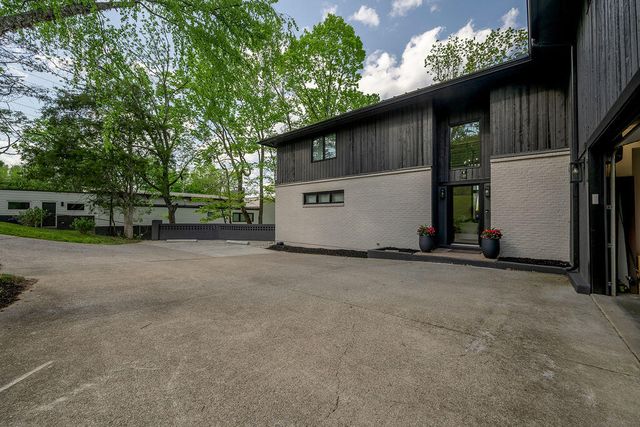2005 Lakeside Drive, Lexington, KY 40502