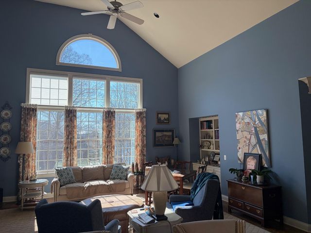 106 Hidden Pt, Hendersonville, TN 37075