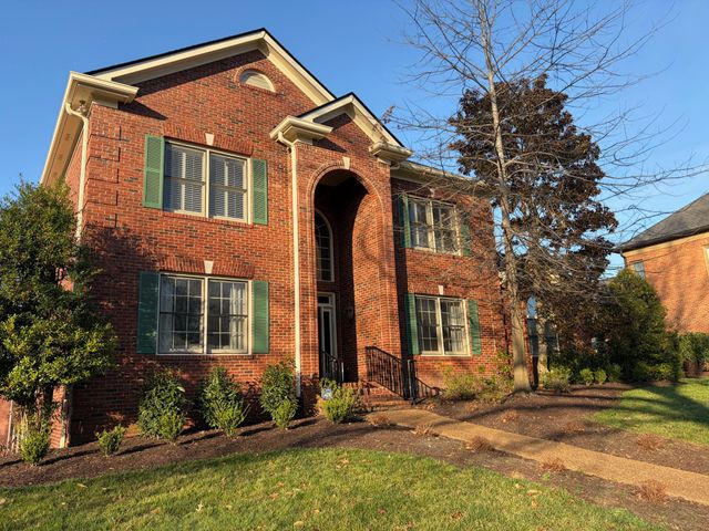 106 Hidden Pt, Hendersonville, TN 37075