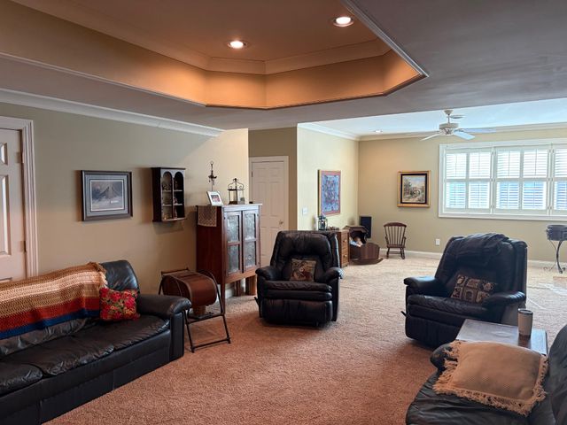 106 Hidden Pt, Hendersonville, TN 37075