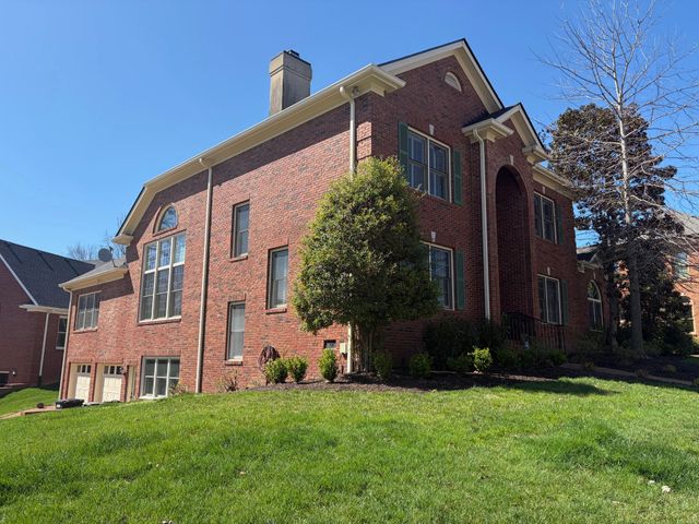 106 Hidden Pt, Hendersonville, TN 37075