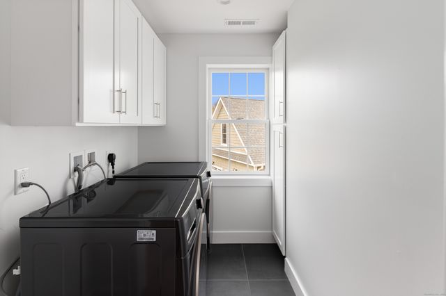 12 Walnut Ridge Court, Stamford, CT 06904