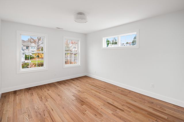 12 Walnut Ridge Court, Stamford, CT 06904
