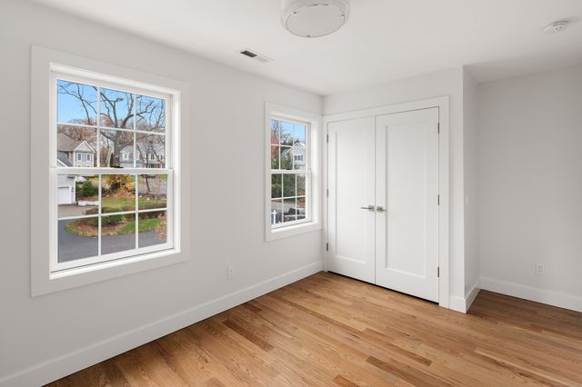 12 Walnut Ridge Court, Stamford, CT 06904