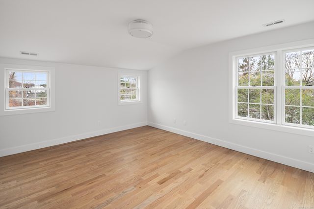12 Walnut Ridge Court, Stamford, CT 06904