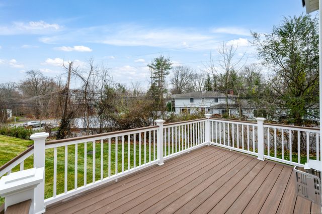 12 Walnut Ridge Court, Stamford, CT 06904