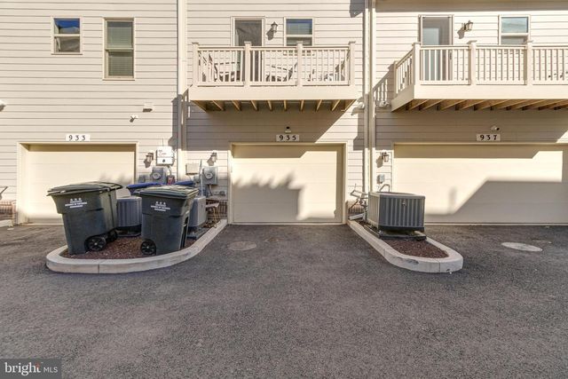 935 SYCAMORE DR SE, Washington, DC 20032