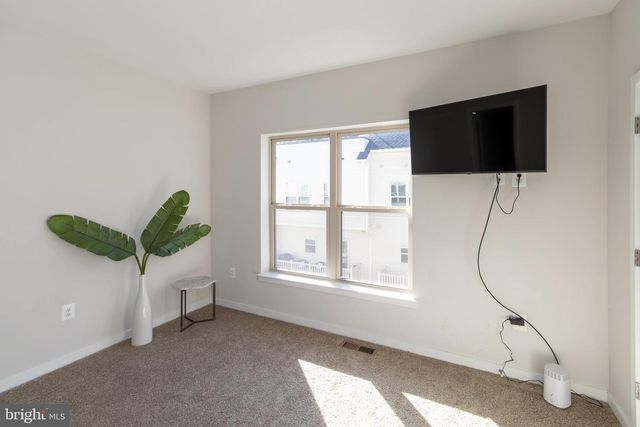 935 SYCAMORE DR SE, Washington, DC 20032