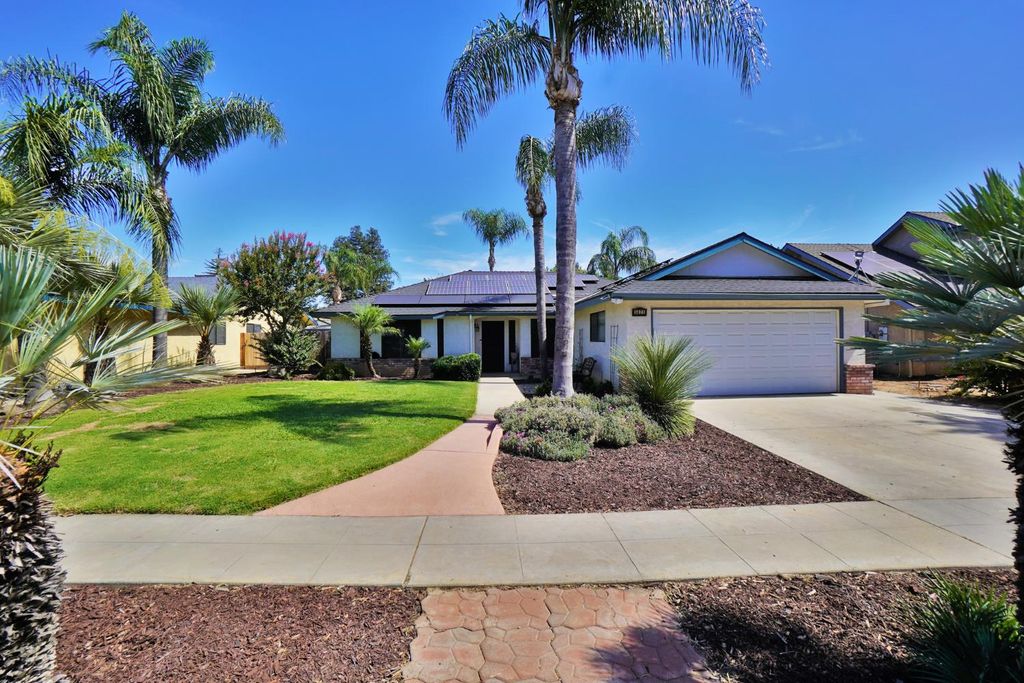 Image 1 of property listing at 5823 E Washington Avenue, Fresno, CA 93727