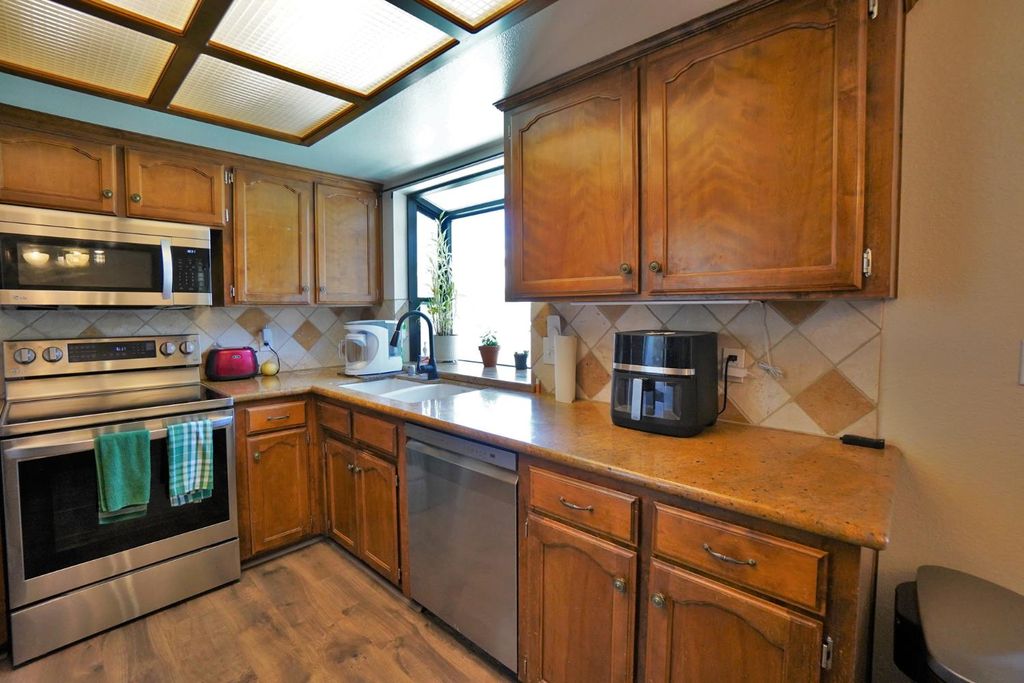 Image 12 of property listing at 5823 E Washington Avenue, Fresno, CA 93727