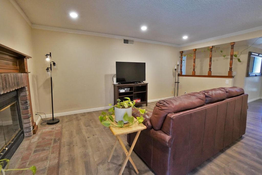 Image 16 of property listing at 5823 E Washington Avenue, Fresno, CA 93727